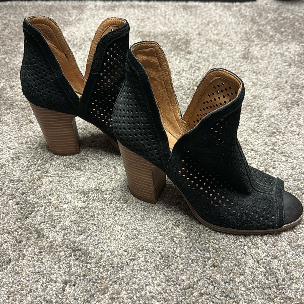 Lucky brand toeless booties